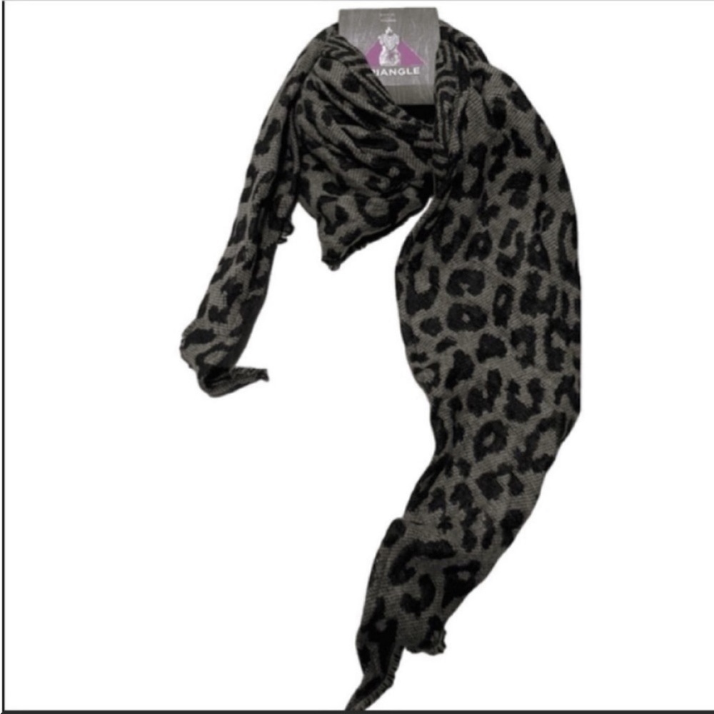 NWT David and Young animal print fringe hem scarf. One size.